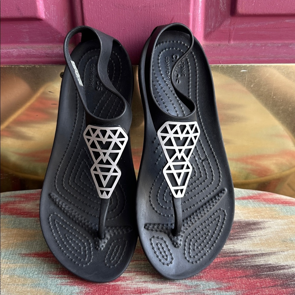 Crocs ‘Serena’ Women’s Embellished Thong Sandals in Black Size 7